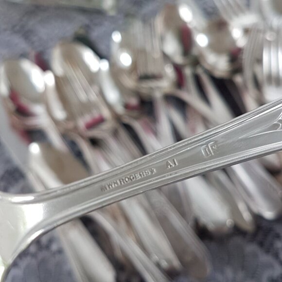 Vtg 1937 WM Rogers Hiawatha Memory 44-Piece Silver Plated Flatware Set for 10 - Picture 13 of 13